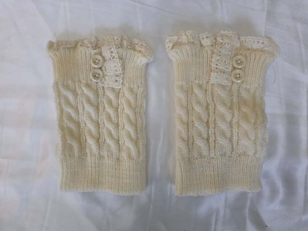 New Cute Cable Knit Boot Cuffs With Lace Trim And Buttons Off White